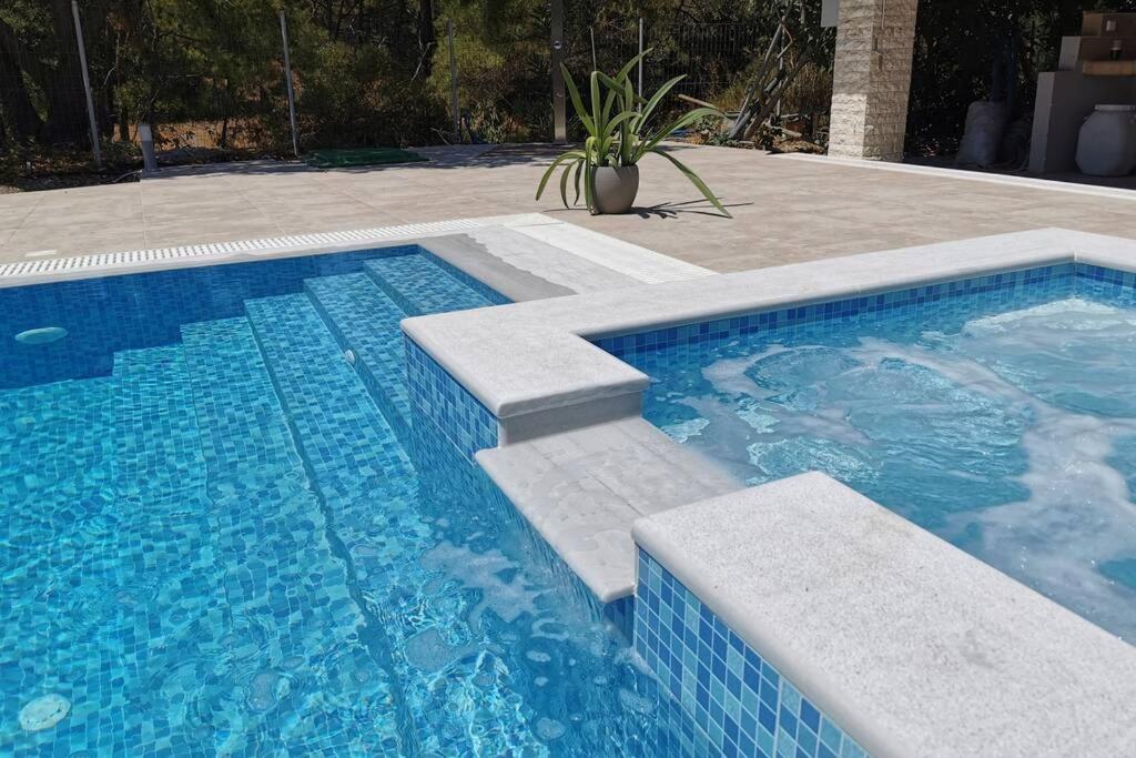Fiore Di Rodi - Private Pool, Jacuzzi And Barbecue إياليسوس المظهر الخارجي الصورة